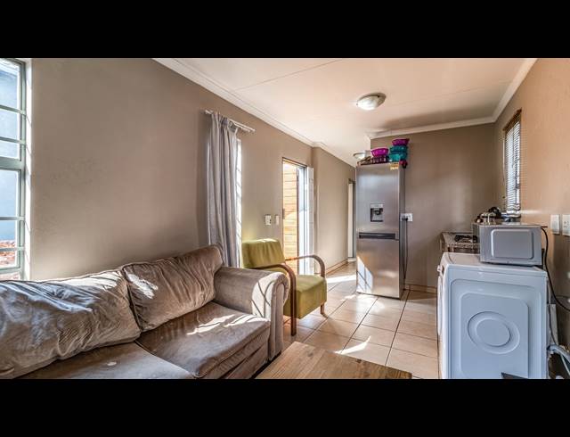 2 BEDROOM HOUSE FOR SALE IN SOUTH HILLS